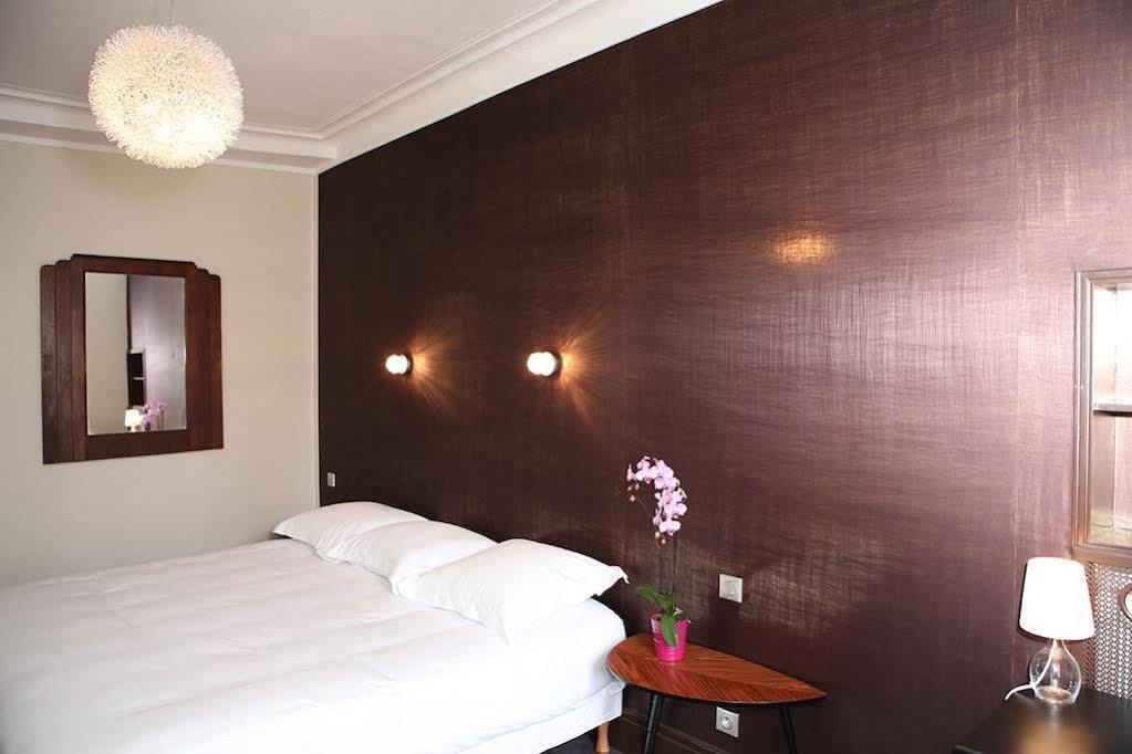 Hotel Le Roncevaux Pau Exteriör bild